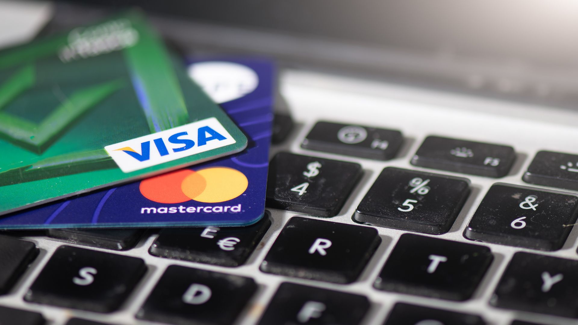 How Bloggers and Content Creators Use Virtual Cards for Tools