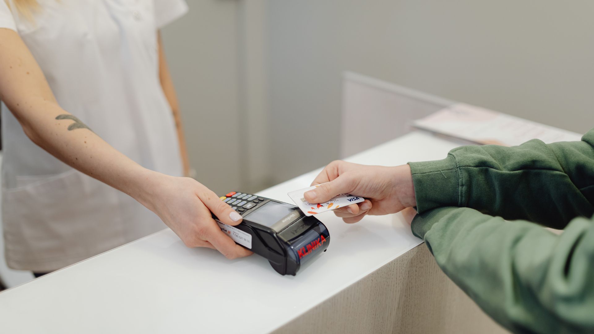 How to Handle Subscription Price Changes in Italy With Virtual Cards